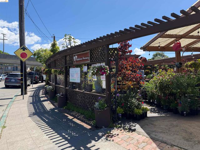 1313 Curtis St, Berkeley, CA 94702