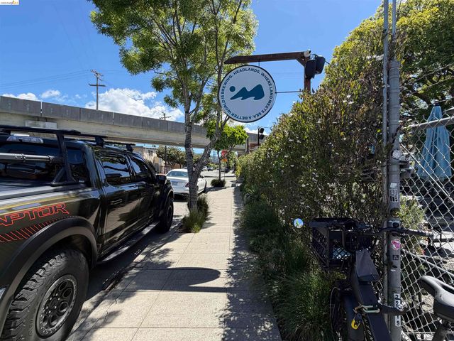 1313 Curtis St, Berkeley, CA 94702
