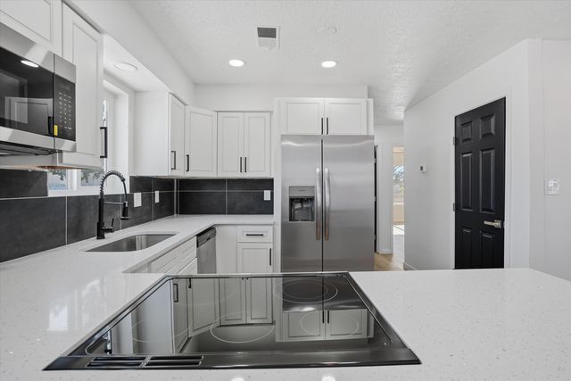 1330 Sage Brush Court SE, Rio Rancho, NM 87124