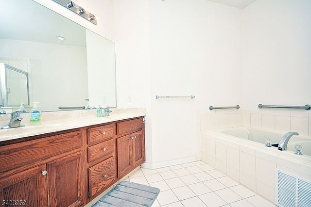 2304 Courtney Ln 2304, Franklin Twp., NJ 08873