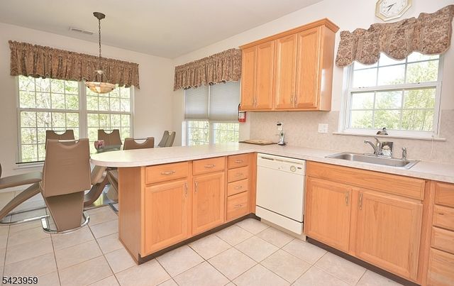 2304 Courtney Ln 2304, Franklin Twp., NJ 08873