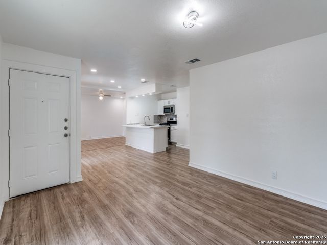 203 Lynhaven, San Antonio, TX 78220