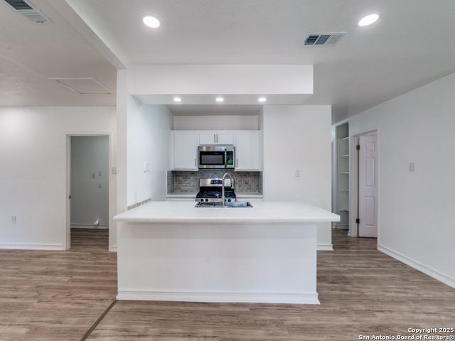 203 Lynhaven, San Antonio, TX 78220