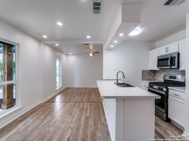 203 Lynhaven, San Antonio, TX 78220