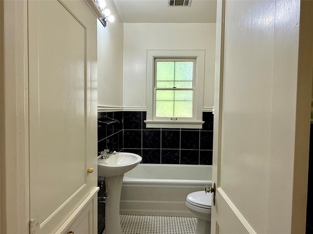 101 S Brewer Street, Navasota, TX 77868