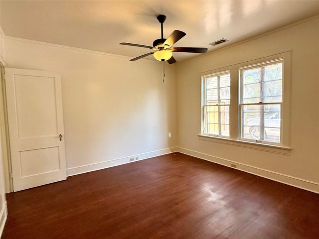 101 S Brewer Street, Navasota, TX 77868