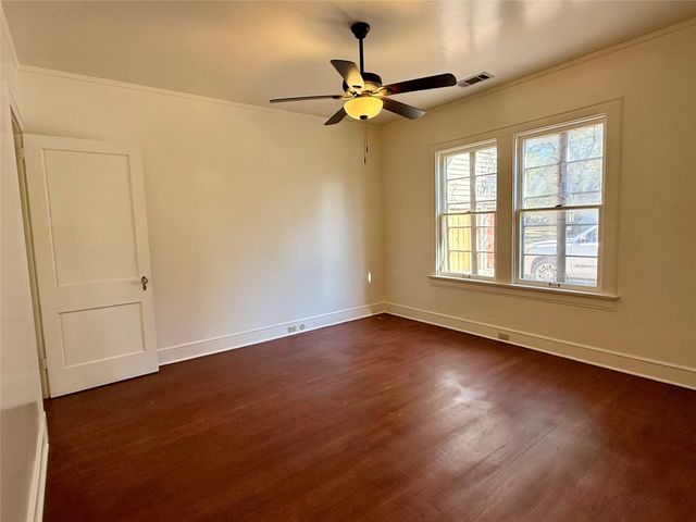 101 S Brewer Street, Navasota, TX 77868