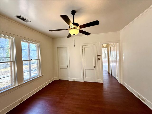 101 S Brewer Street, Navasota, TX 77868