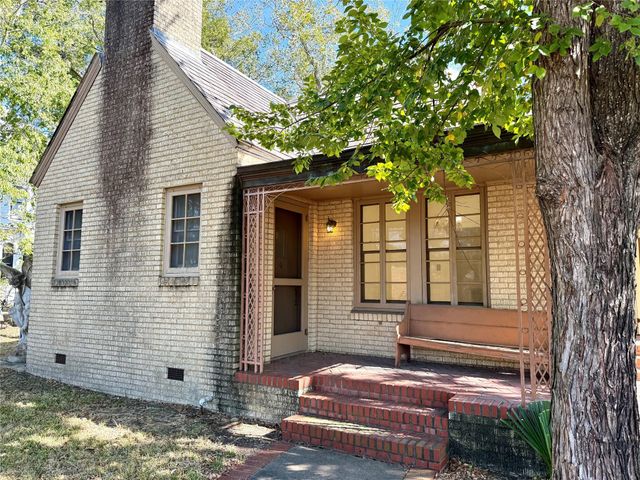 101 S Brewer Street, Navasota, TX 77868