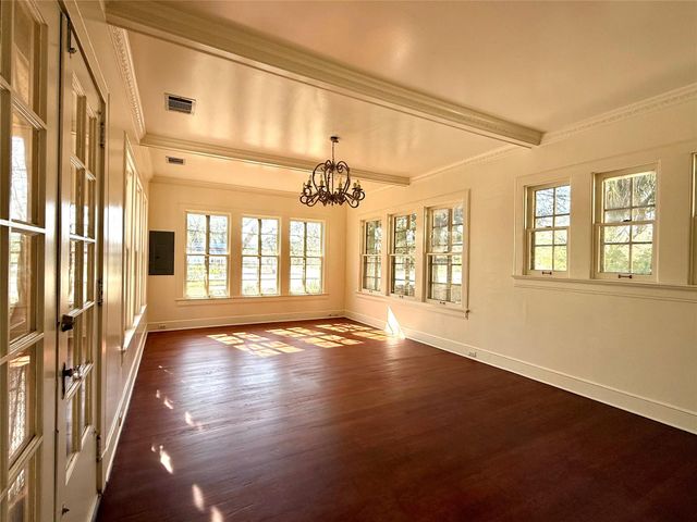 101 S Brewer Street, Navasota, TX 77868