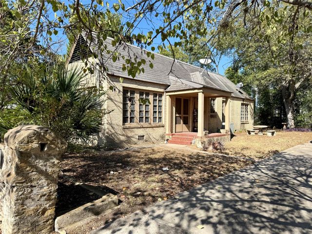 101 S Brewer Street, Navasota, TX 77868