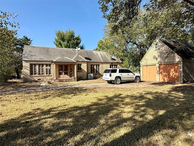 101 S Brewer Street, Navasota, TX 77868