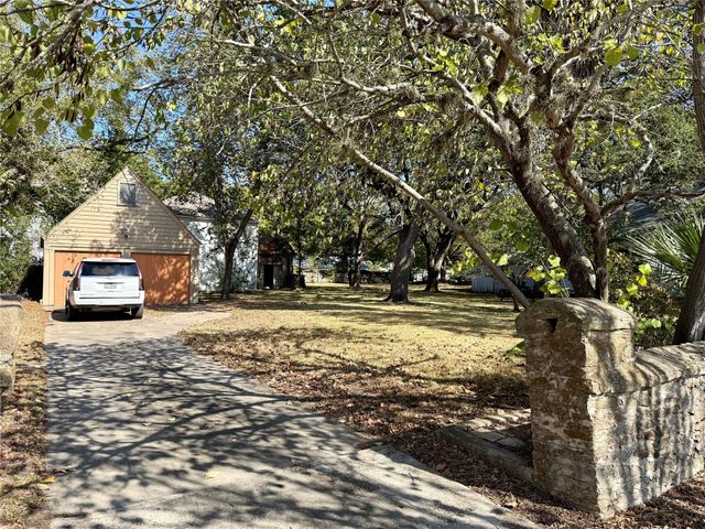 101 S Brewer Street, Navasota, TX 77868