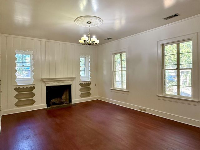 101 S Brewer Street, Navasota, TX 77868