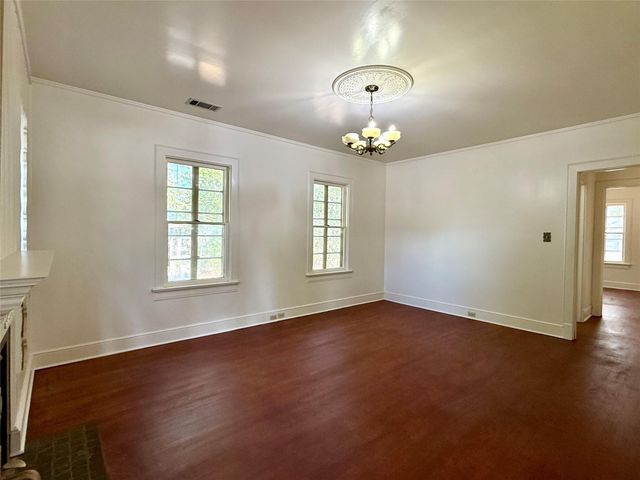 101 S Brewer Street, Navasota, TX 77868