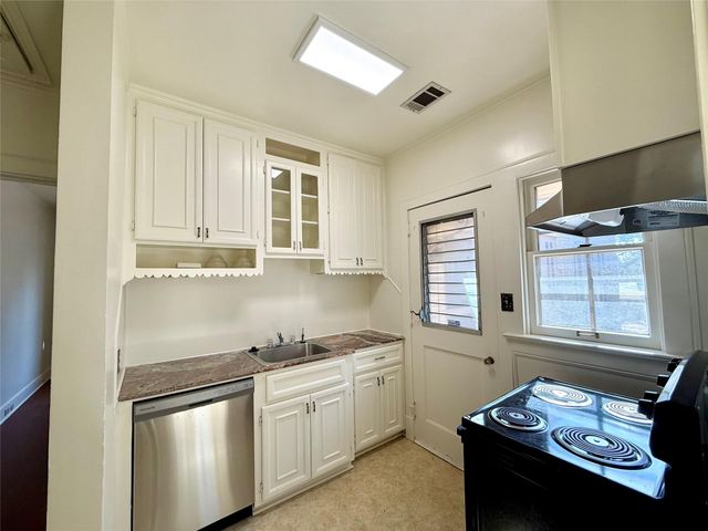 101 S Brewer Street, Navasota, TX 77868