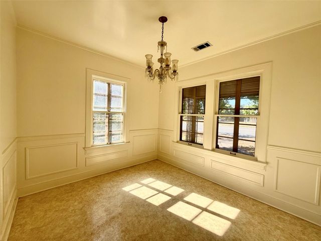 101 S Brewer Street, Navasota, TX 77868