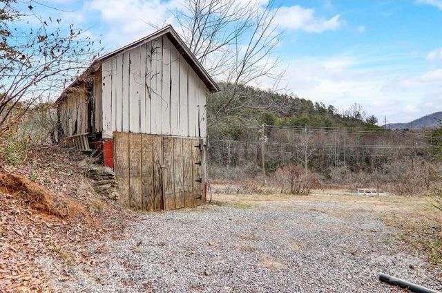 14 Old Mater Farm Road, Sylva, NC 28779