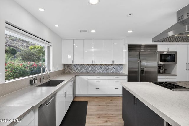 3500 E LINCOLN Drive 22, Phoenix, AZ 85018