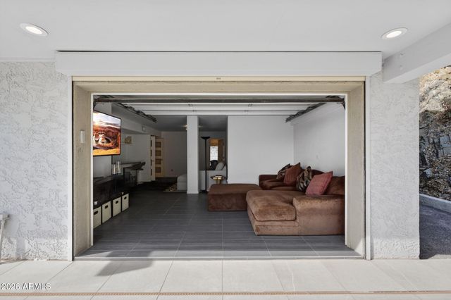 3500 E LINCOLN Drive 22, Phoenix, AZ 85018