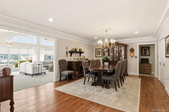 21 Shore Drive W, Copiague, NY 11726