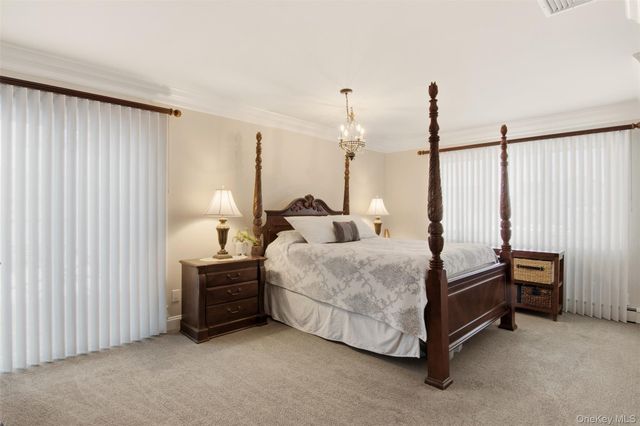 21 Shore Drive W, Copiague, NY 11726