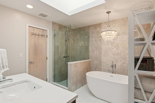 21 Shore Drive W, Copiague, NY 11726