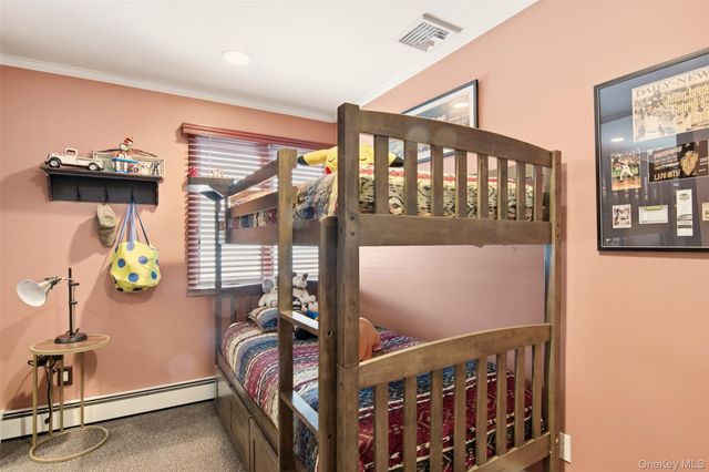 21 Shore Drive W, Copiague, NY 11726