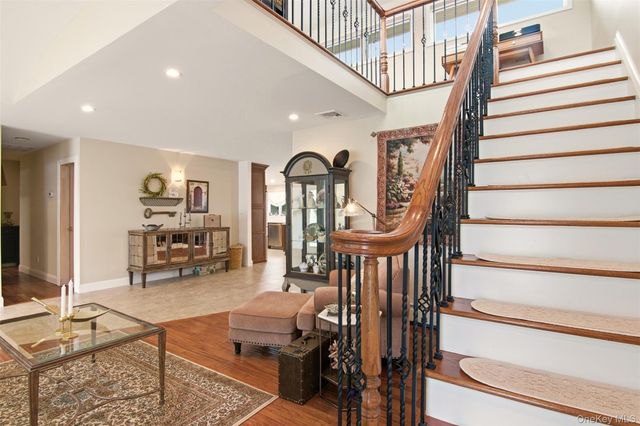 21 Shore Drive W, Copiague, NY 11726