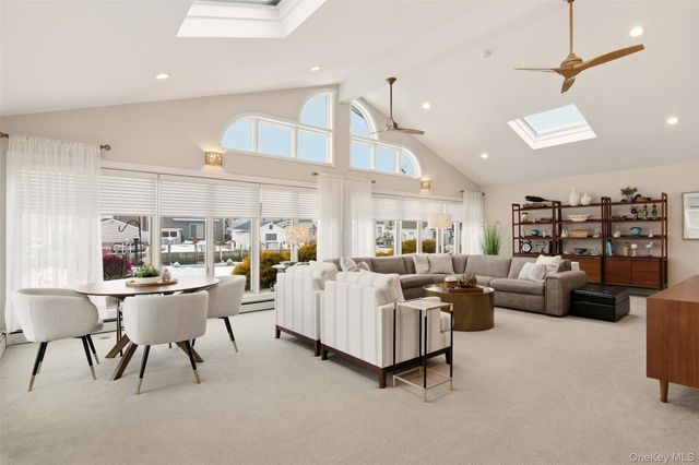 21 Shore Drive W, Copiague, NY 11726