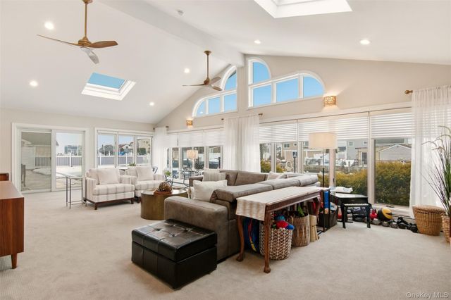 21 Shore Drive W, Copiague, NY 11726