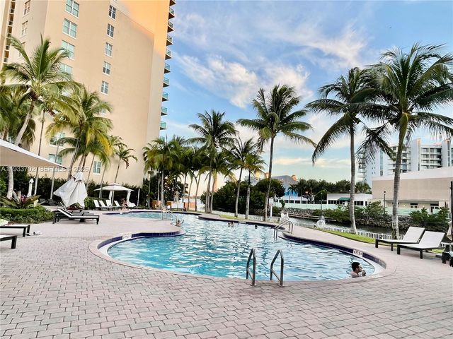 3330 NE 190th Street 1112, Aventura, FL 33180