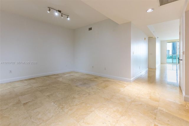 3330 NE 190th Street 1112, Aventura, FL 33180