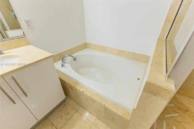 3330 NE 190th Street 1112, Aventura, FL 33180