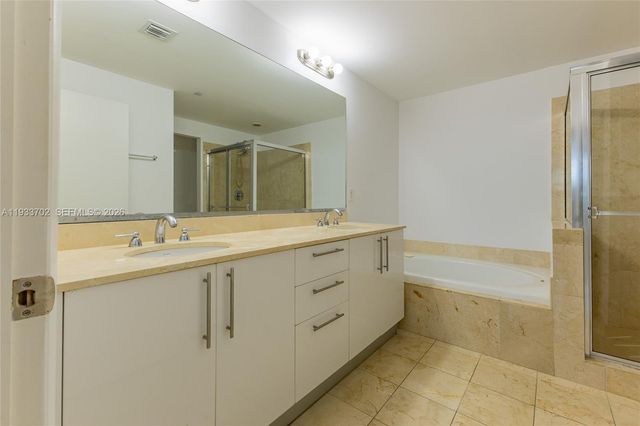3330 NE 190th Street 1112, Aventura, FL 33180