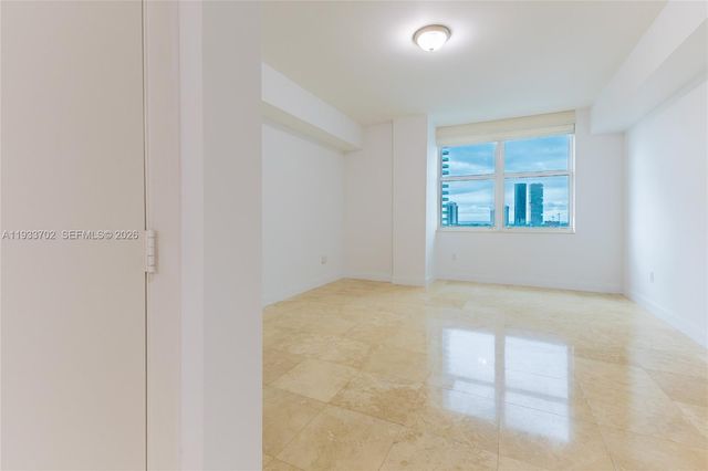 3330 NE 190th Street 1112, Aventura, FL 33180