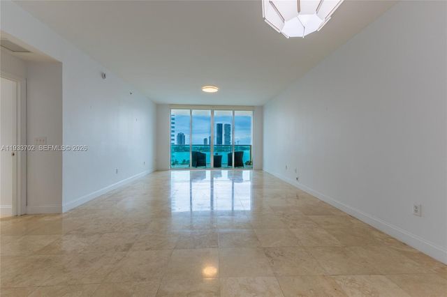 3330 NE 190th Street 1112, Aventura, FL 33180