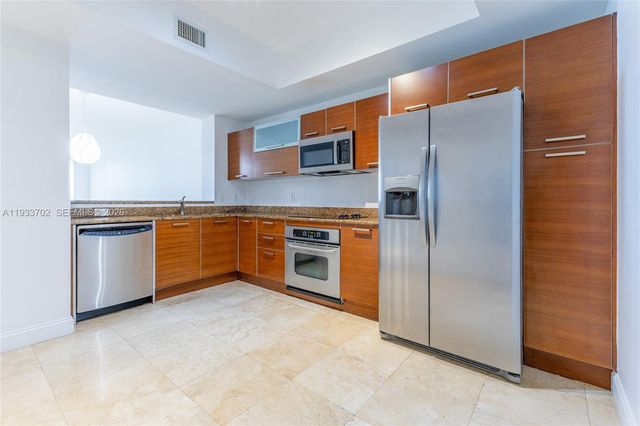 3330 NE 190th Street 1112, Aventura, FL 33180