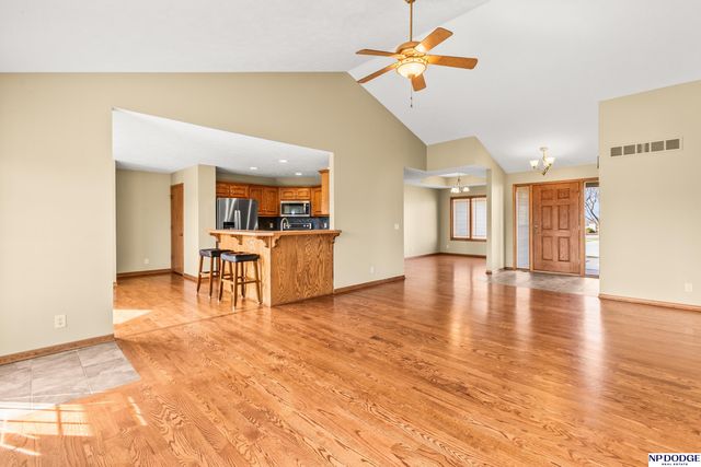 7327 S 95 Street, La Vista, NE 68128