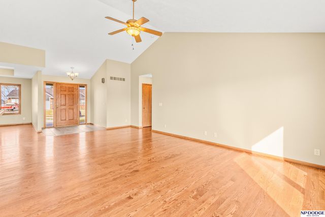 7327 S 95 Street, La Vista, NE 68128