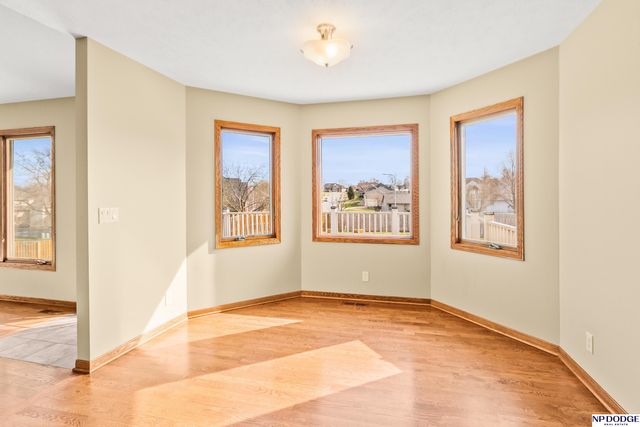 7327 S 95 Street, La Vista, NE 68128