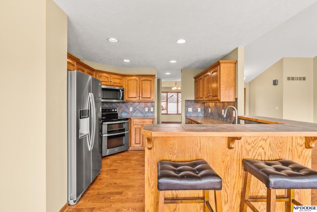 7327 S 95 Street, La Vista, NE 68128