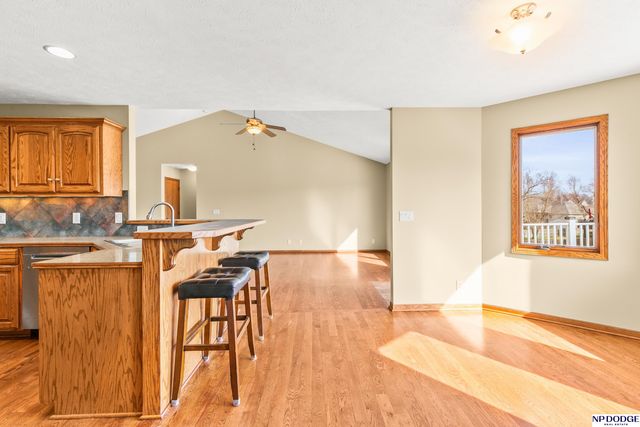 7327 S 95 Street, La Vista, NE 68128