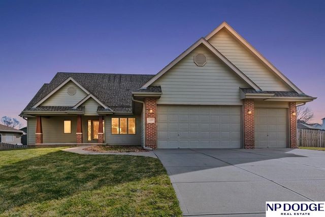 7327 S 95 Street, La Vista, NE 68128