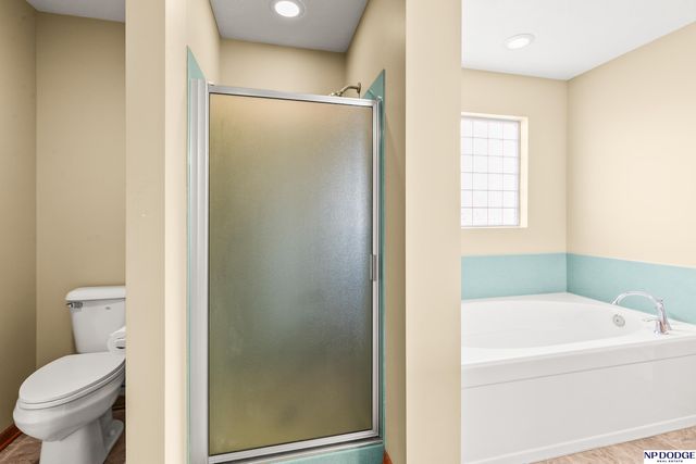 7327 S 95 Street, La Vista, NE 68128