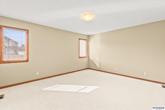 7327 S 95 Street, La Vista, NE 68128