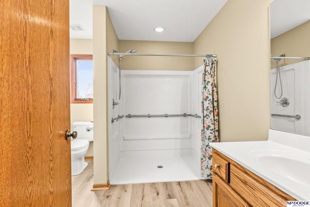 7327 S 95 Street, La Vista, NE 68128