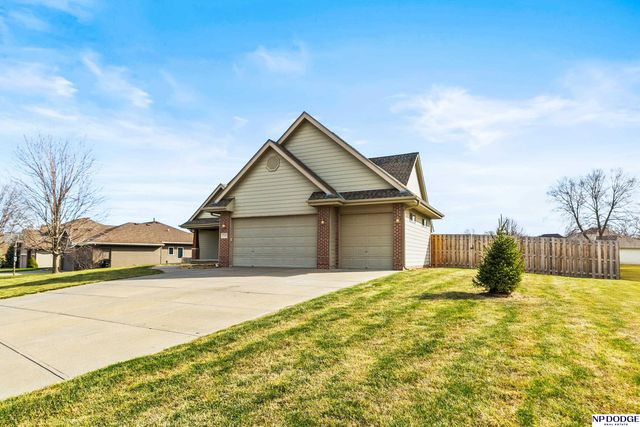 7327 S 95 Street, La Vista, NE 68128