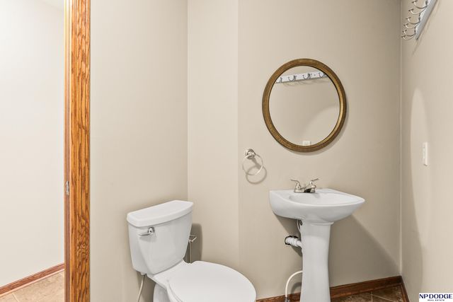 7327 S 95 Street, La Vista, NE 68128