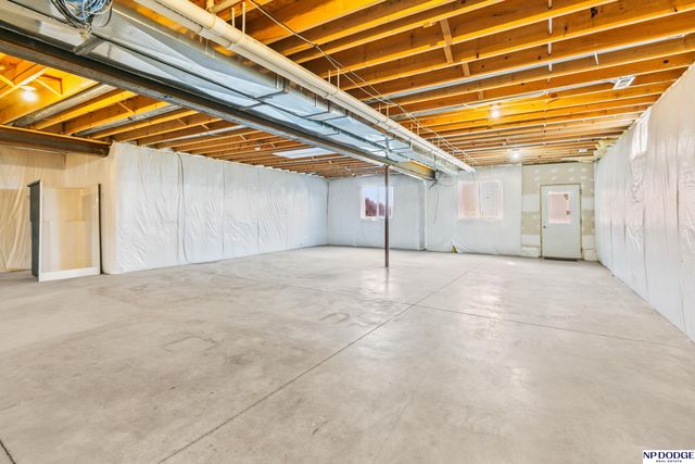 7327 S 95 Street, La Vista, NE 68128